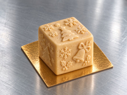 Cubo di Natale: dolce fatto con lo stampo in silicone Poetika (5 × 5 × 5 cm, 120 ml)