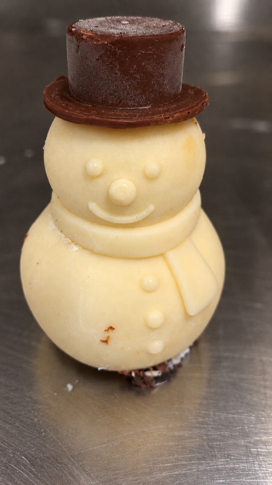 Pupazzo di neve: dolce fatto con lo stampo in silicone Poetika (7,5 × 6 cm, 130 ml)